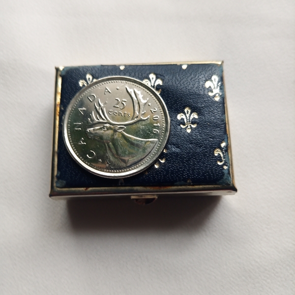 Vintage mini metal hinged box - Picture 2 of 7